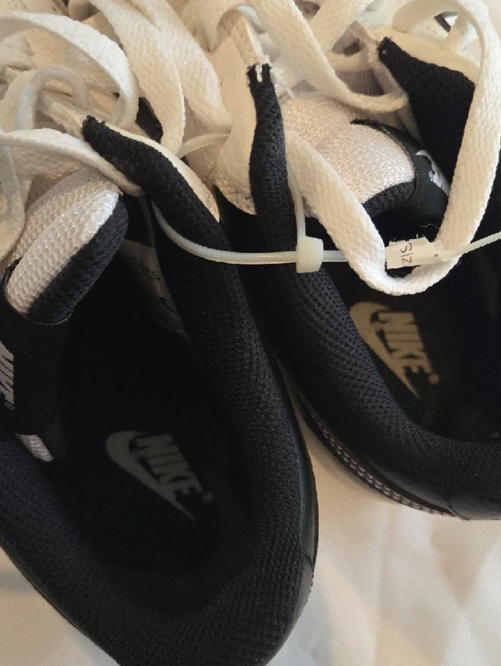 Nike classic low